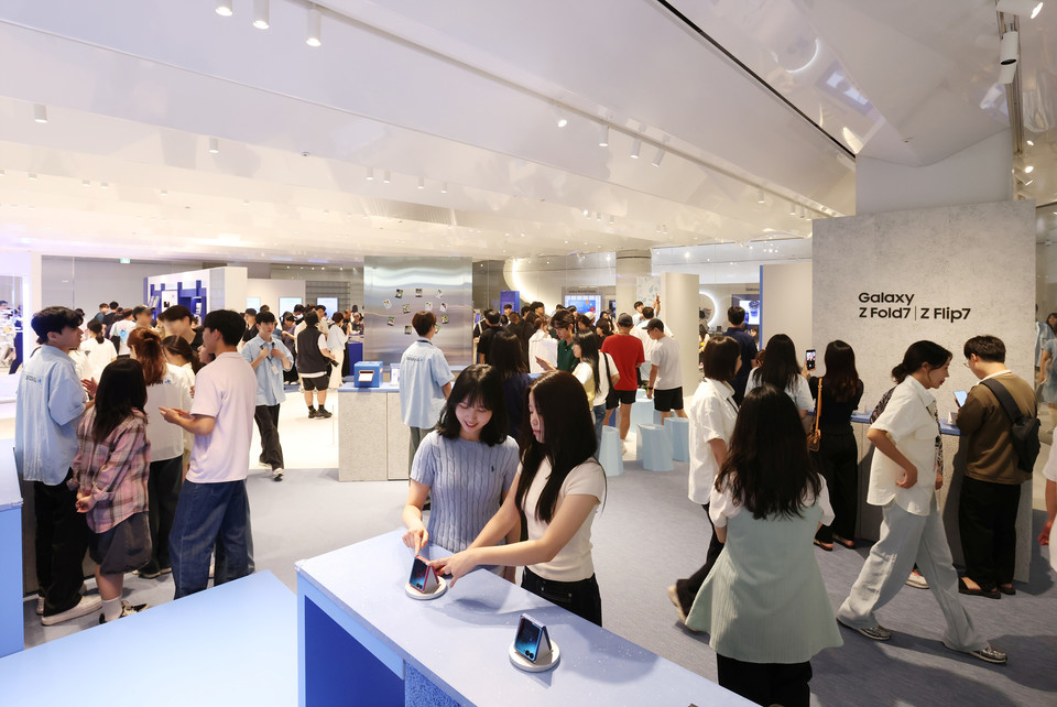 서울 영등포구 더현대 서울에 오픈한 '갤럭시 스튜디오' 전경 (사진=삼성전자 제공)