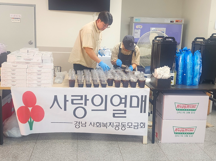  롯데GRS는 폭우로 큰 피해를 입은 경남 산청 지역의 이재민과 구조인력을 위해 긴급 구호식품을 전달했다고 25일 밝혔다. [사진=롯데GRS]