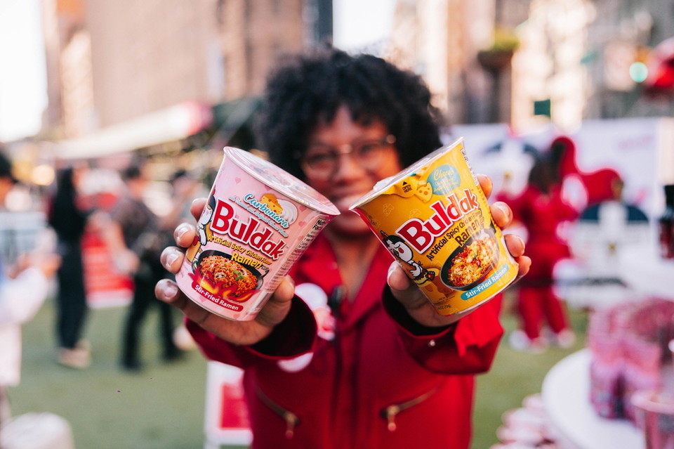 삼양식품의 글로벌 메가 브랜드 ‘불닭볶음면’ 시리즈가 누적 판매량 80억 개를 넘어섰다. [사진=삼양식품]